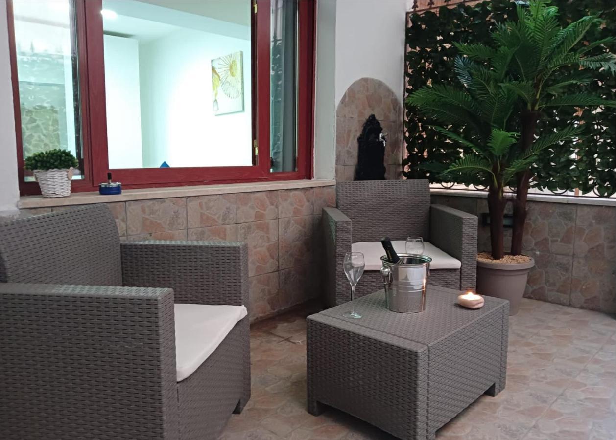 Borgo Loreto Naples Exterior photo